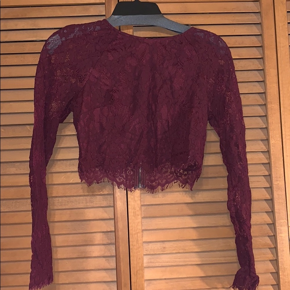 Long sleeve lace crop top ▪️